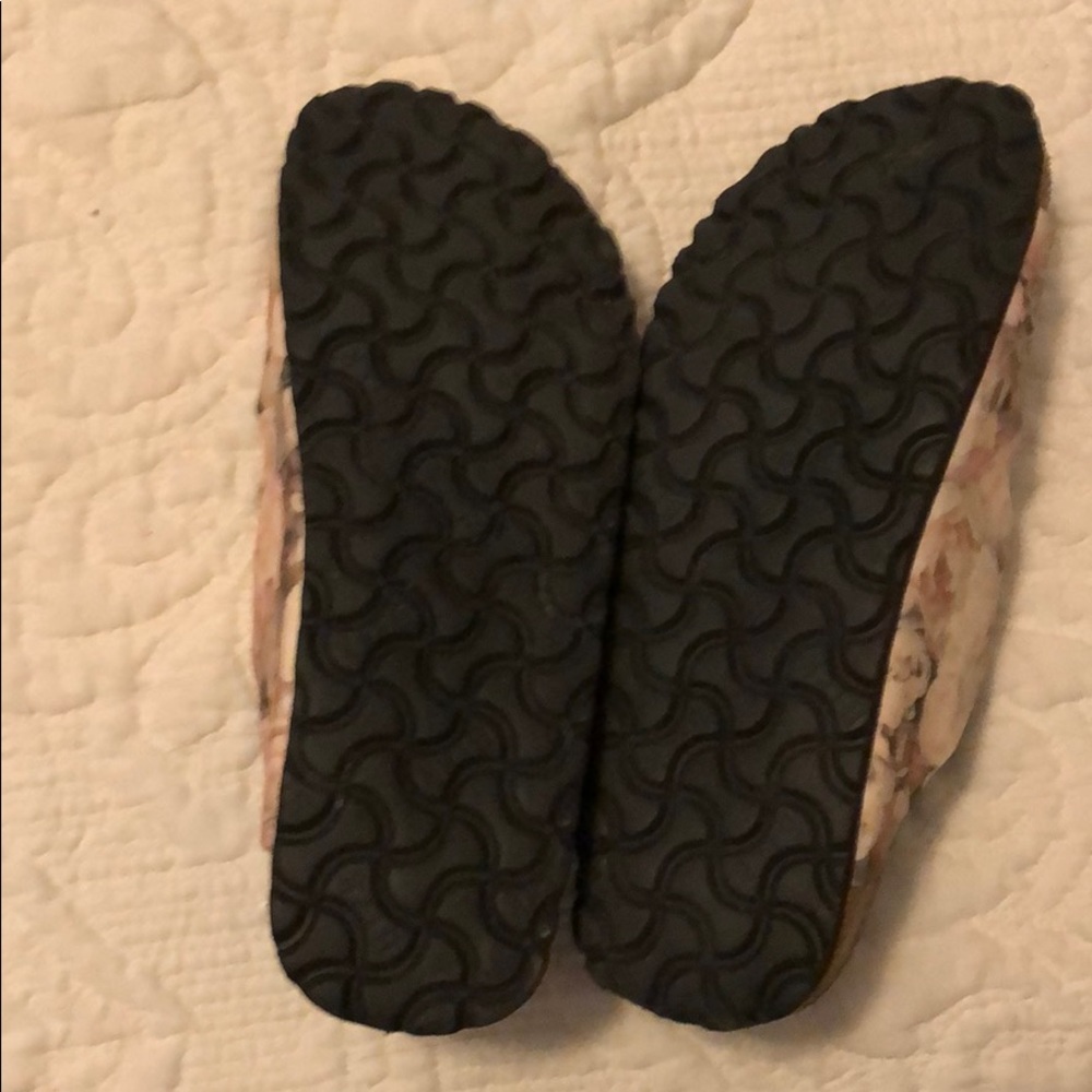 Sandals - Picture 2 of 2